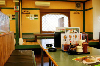 とんかつキッチンカナンの店内