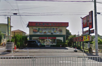 とんかつキッチンカナンの店舗前の駐車場