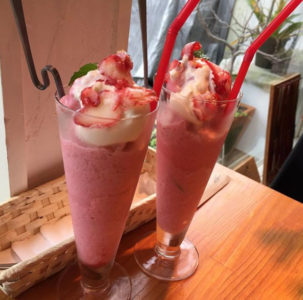 スワンズカフェのいちごミルクスムージー