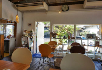 スワンズカフェの内観
