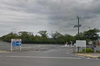 浜松フラワーパークの正面ゲート駐車場