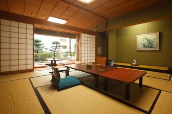 大月ホテル和風館の和洋室の和室