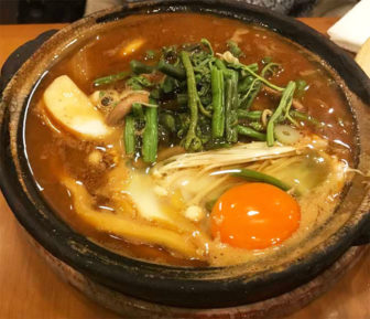 山本屋総本家の山菜玉子入煮込うどん