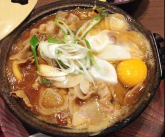 山本屋本店の黒豚ロース入り味噌煮込うどん