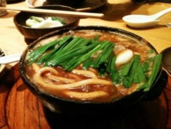 山本屋本店のスタミナもつ入り味噌煮込みうどん