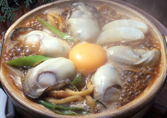 山本屋本店の牡蠣入り味噌煮込うどん