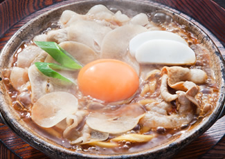 山本屋本店の豚ニンニク入り味噌煮込うどん