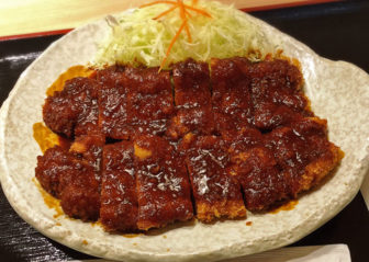 矢場とん名古屋駅名鉄店のわらじとんかつ