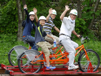 タンデム車(電動アクセル付き4人車両)