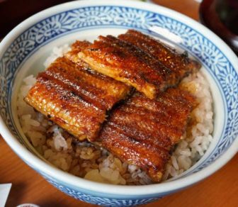 「あつた蓬莱軒本店」の鰻丼(3切れ)