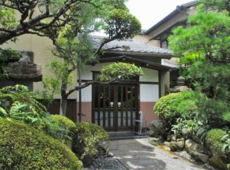 あつた蓬莱軒本店