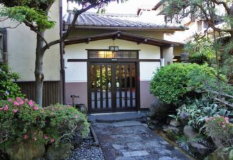 あつた蓬莱軒本店