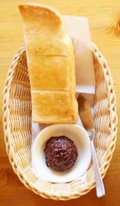 トーストと名古屋名物の小倉あん