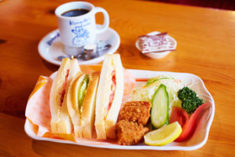 たまとまレタスサンド(コメチキあり)