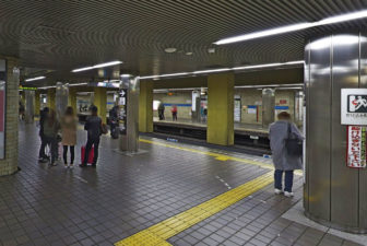 鶴舞線の「八事・赤池・豊田市方面 3番ホーム」