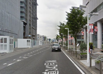 県道342号線を真っ直ぐ進む