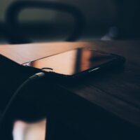 100均のUSB充電アダプタは大丈夫？安全に選ぶコツと確認ポイント