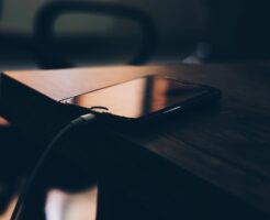 100均のUSB充電アダプタは大丈夫？安全に選ぶコツと確認ポイント