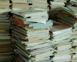使い終えた教科書やプリントはどう手放す？記名の処理と分別の基本