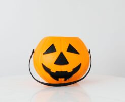 ハロウィンのお菓子はなぜ配る?由来と渡し方