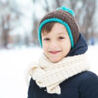子どものマフラーの巻き方｜簡単でほどけないコツ