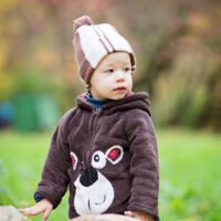 子どものダウンジャケット何度から？サイズ・フィルパワーの選び方